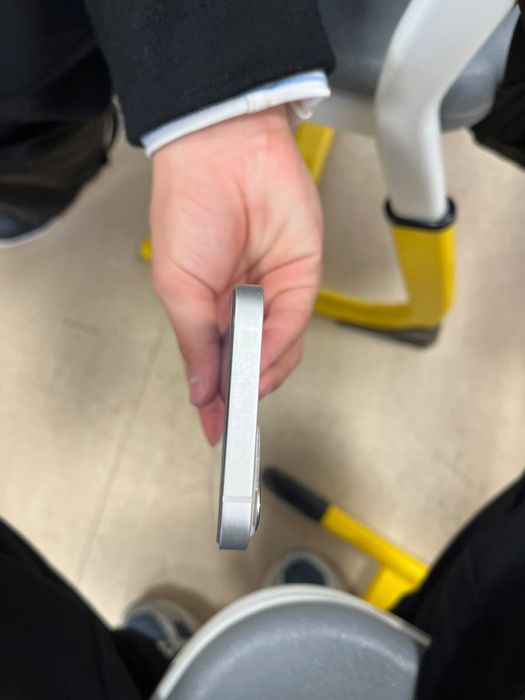 iPhone 13 в хорошем состоянии