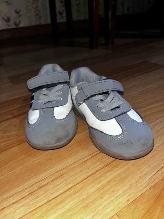 ботинки и крассовки за 4500тенге