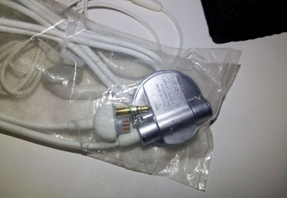 Чисто Нови Слушалки за PSP Fat с Дистанционно