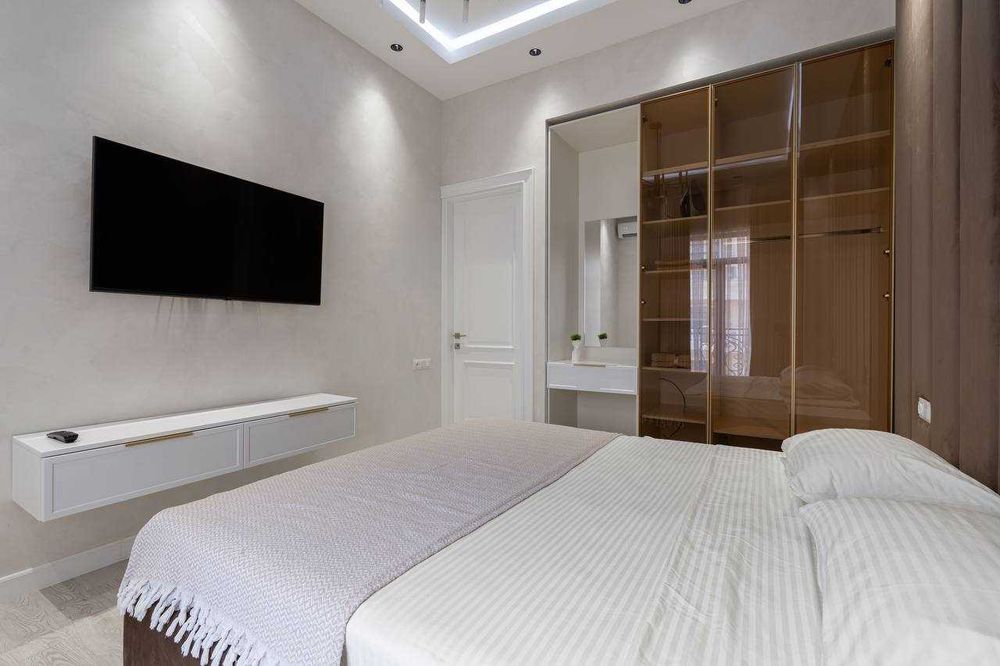 Ташкент сити Бульвар возле фонтана