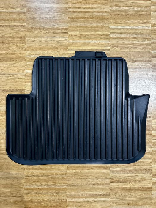 Продават се ОРИГИНАЛНИ  стелки за Audi A5 / Ауди А5 2008 - 2016