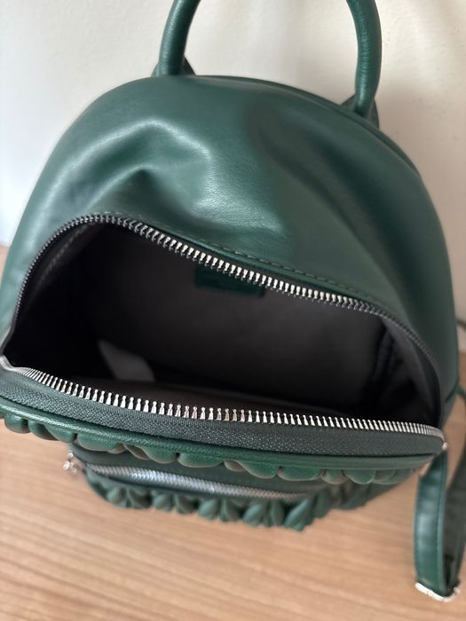 Дамска тъмнозелена раница