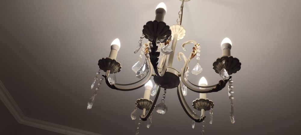 Продам люстры разные дешево новые