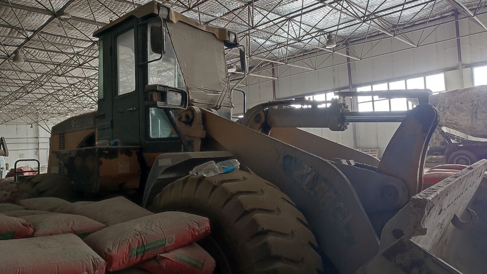 Продам фронтальный погрузчик