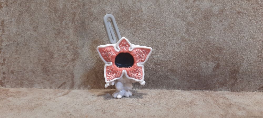 Продам фигурку из очень странных дел