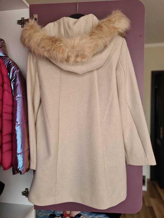 Палто кремав цвят