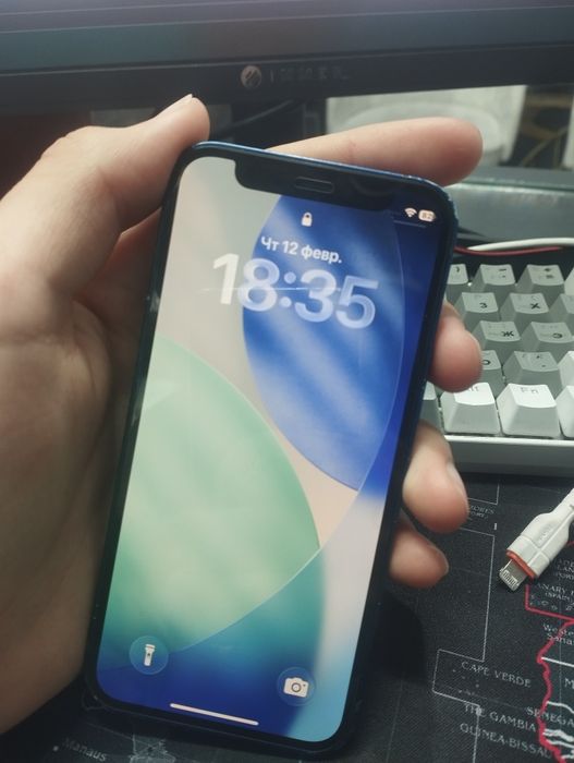 iPhone 12 mini ideal holatda