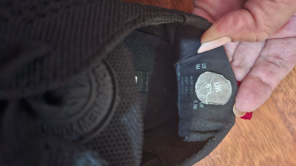 gaмcku нucku маратонku c Връзku DKNY Banson.