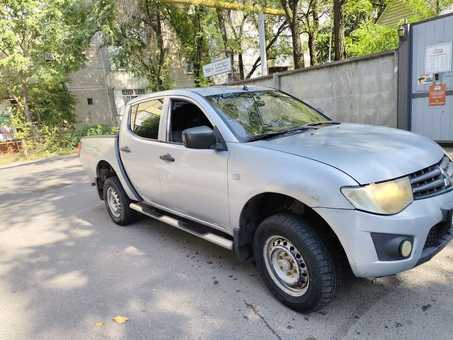 Пикап Mitsubishi L200