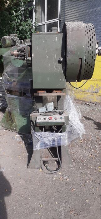 Екцентрик преса 25 тонна