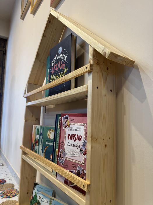 Biblioteca tip Montessori din lemn - raft pentru carti copii