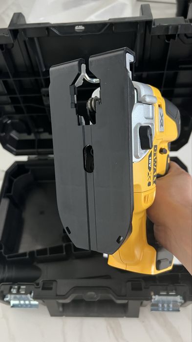 Аккумуляторный лобзик DeWALT DCS334NT-XJ