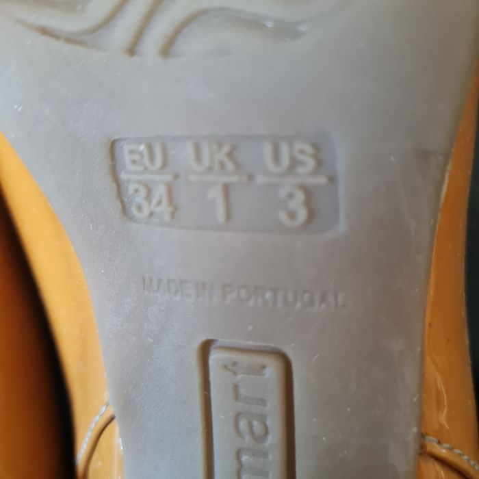 Дамски кожени сандали