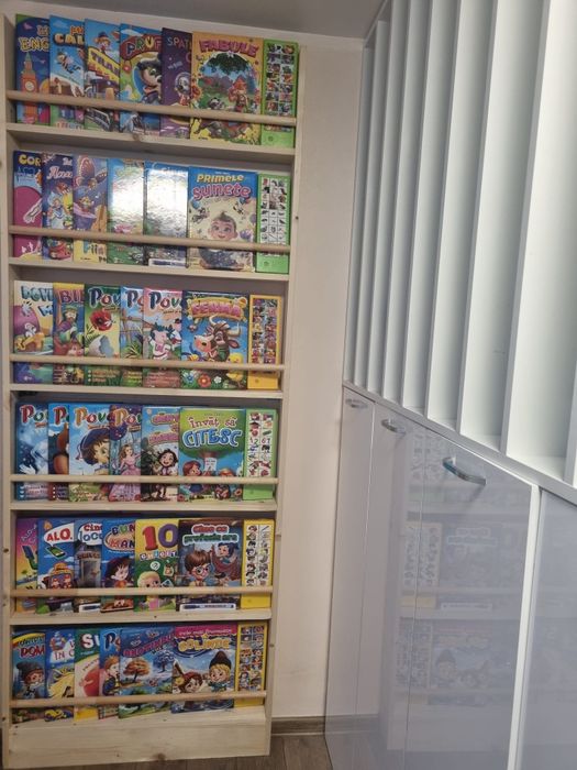 Biblioteca, raf pentru carti Montessori