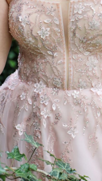 Бална рокля от “Моделисимо” ООД