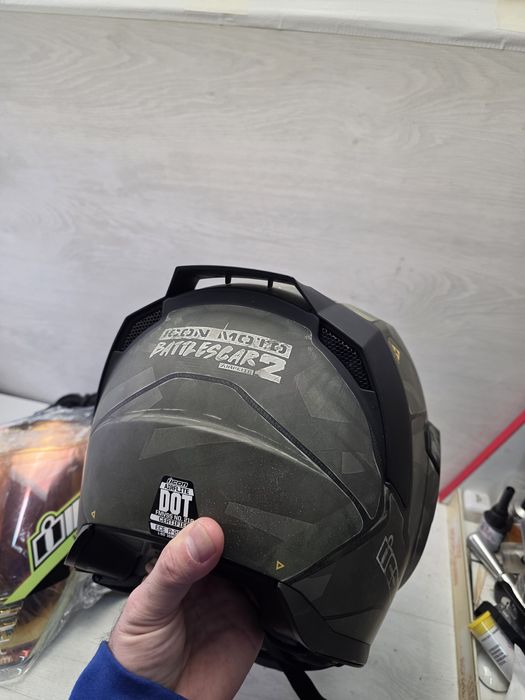 Icon AIRFLITE Battlescar 2 Helmet Каска Нова с Визьори Размер L 59-60