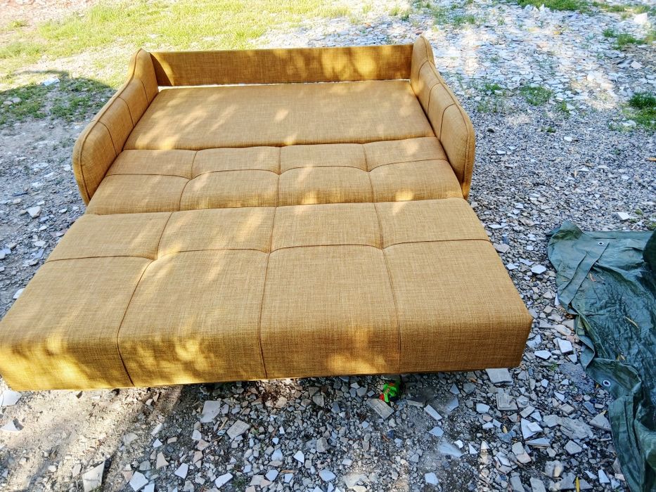 Canapele extensibile si dulapuri in stare foarte bună