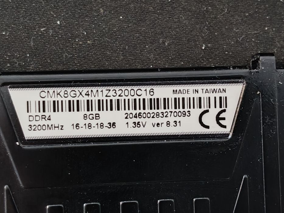 DDR4 Corsair 8GB, 3200 MHz, CL 16