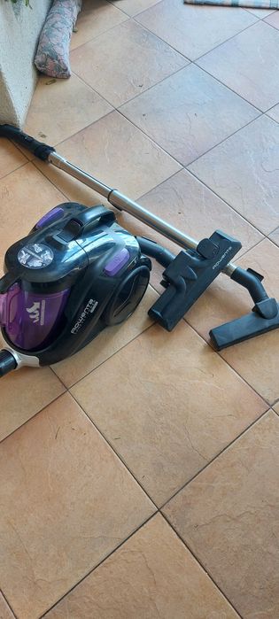 aspirator fara sac Rowenta, bine intretinuta.