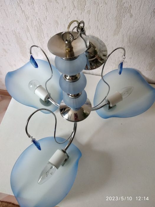 Продаётся люстра