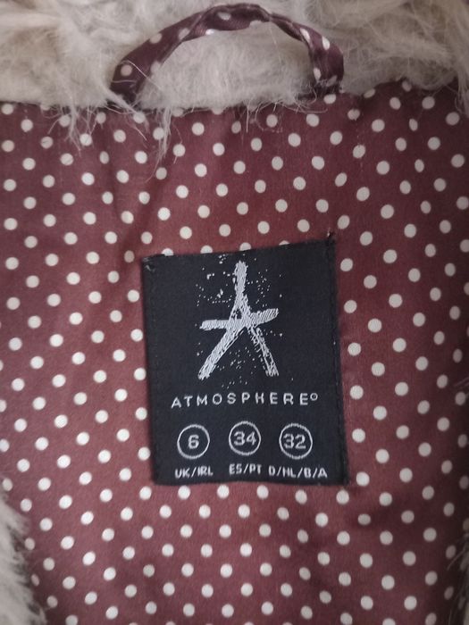 Vând vesta de blana bej