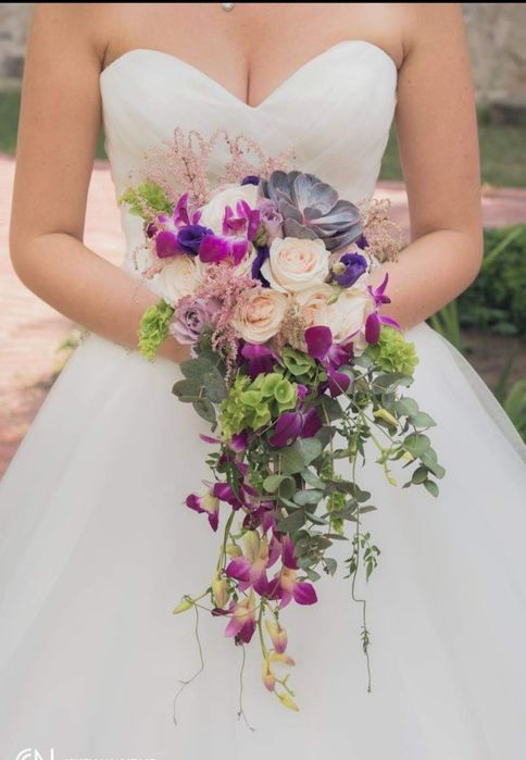 Rochie mireasa cu elemente Swarovski trena si voal lung de 3m