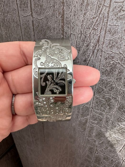 Vând Ceas Guess W11135L1