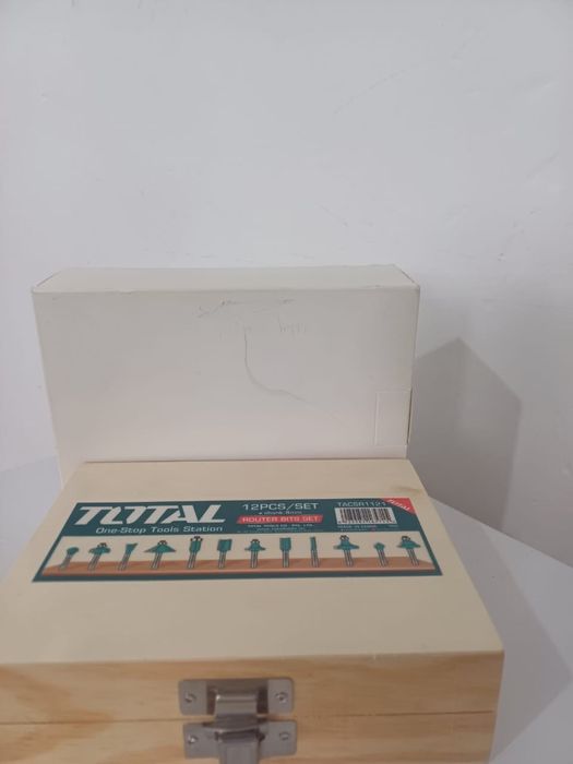 Фрезер Makita RP2303FC