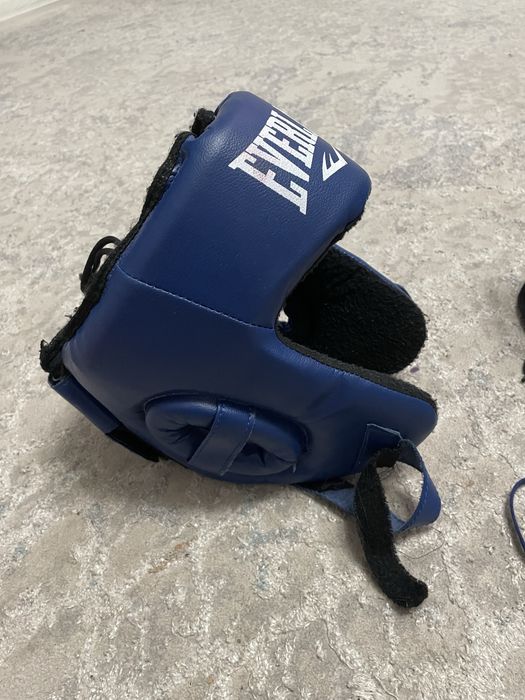 Шлем, перчатка, боксерка сатылады