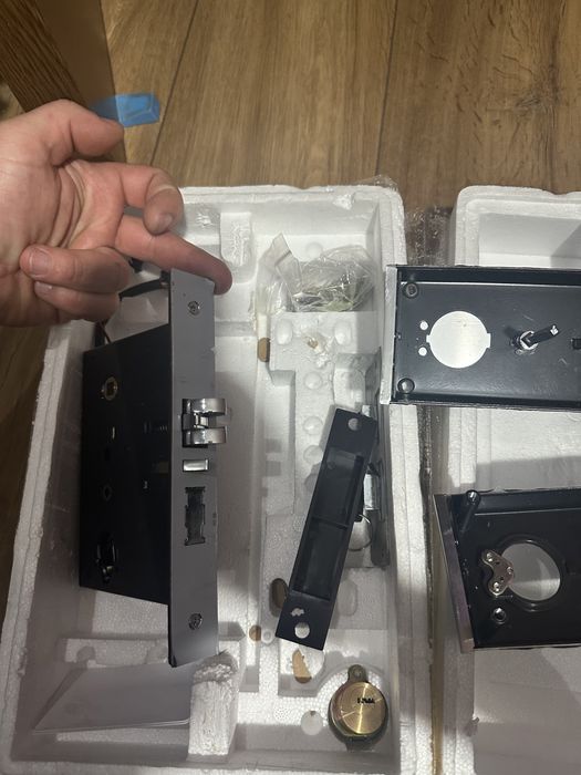 Yala , broasca , cu card si cheie noua