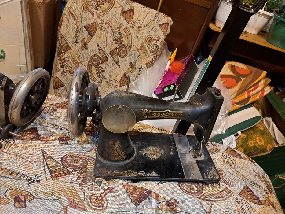 Masini de cusut vechi,decorative