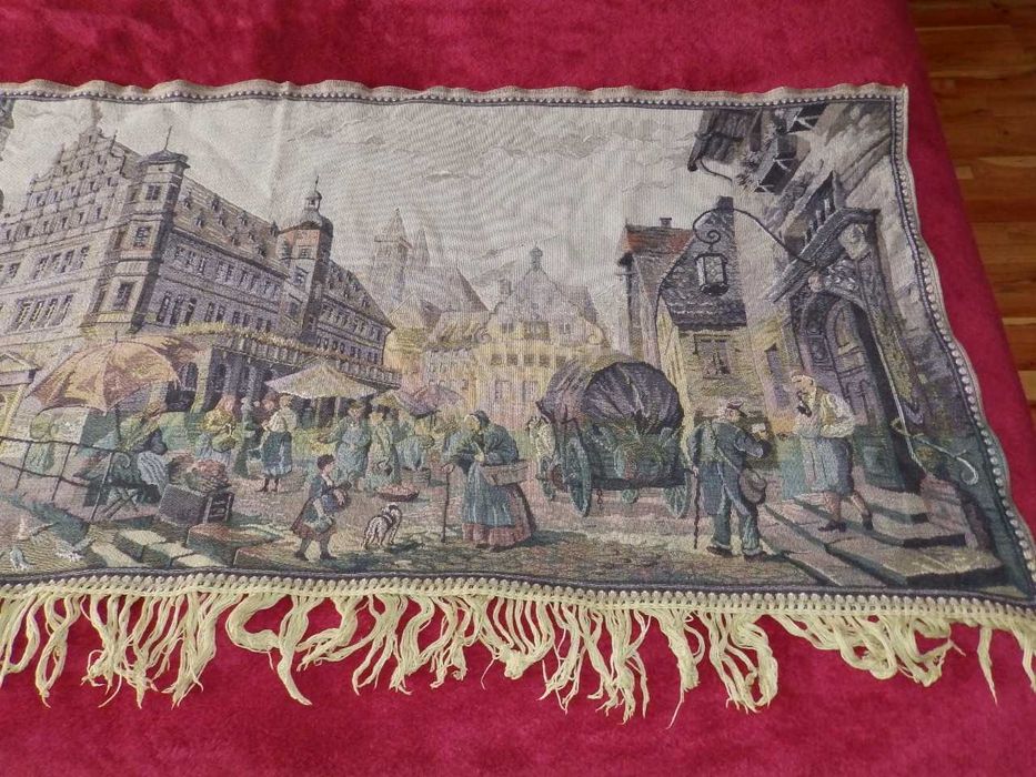 Различни стари предмети, различни цени