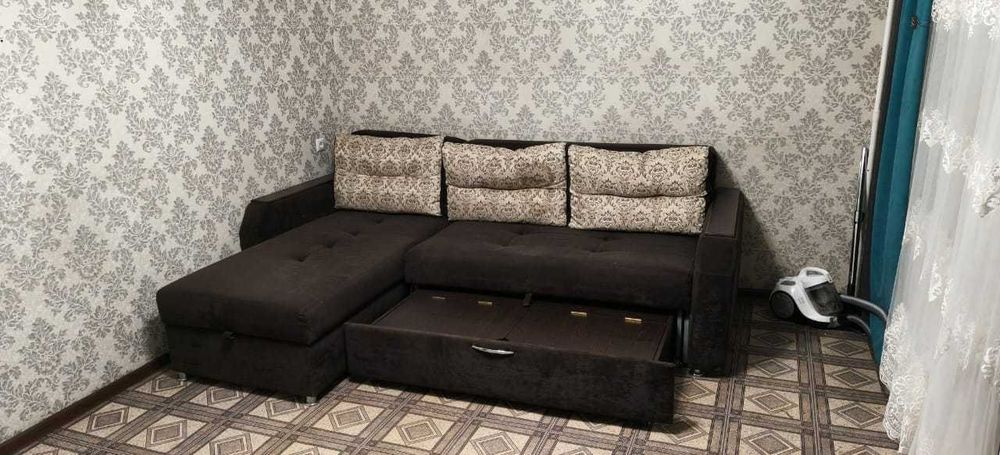 диван угловой с оттоманкой