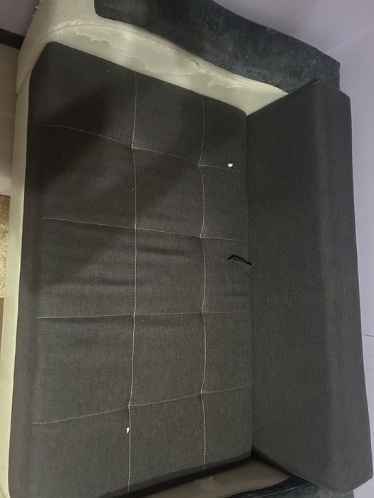 Продам диван старый с подушками вместе