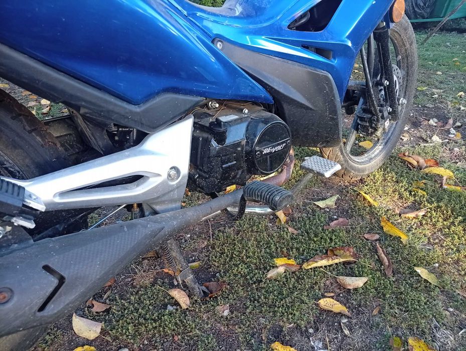 Vand scuter pe benzina, 125 cc, euro5, in 4 timpi, Revolt NEO, albastru