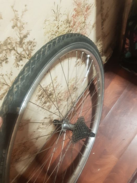 Roata de bicicletă pe 28  janta dubla din aluminiu  în  stare bună