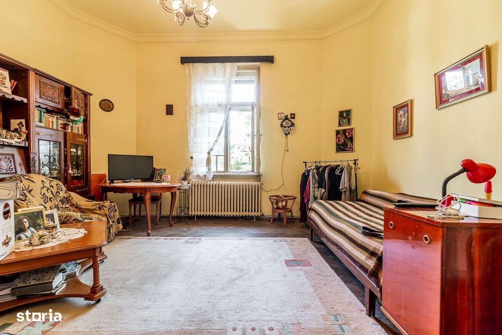 Apartament cu 4 camere si terasa si curte proprie, langa primarie