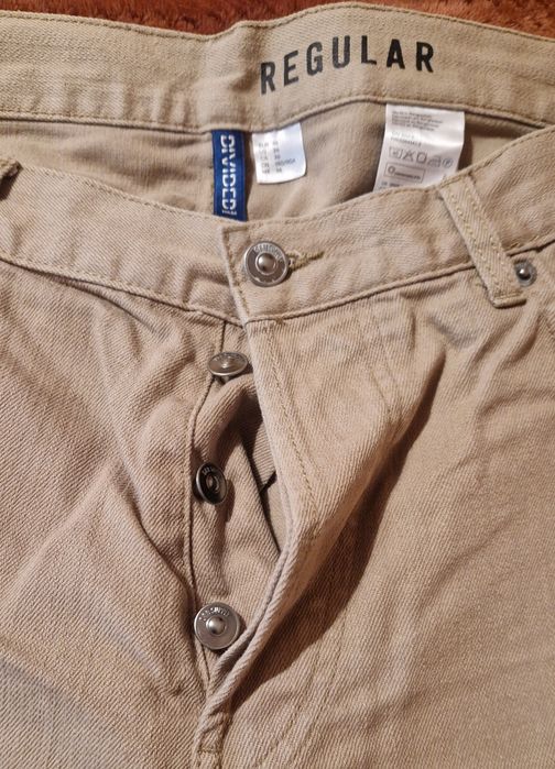 Pantaloni scurți