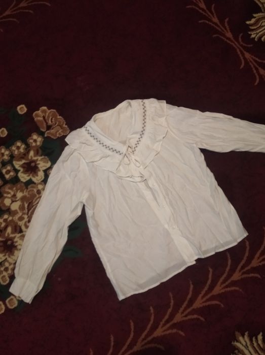 Jinsi shim, kofta, yubka har biri 100ming soʻmdan. Holati juda yaxshi