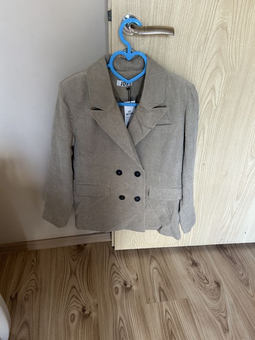 Ново дамско сако S