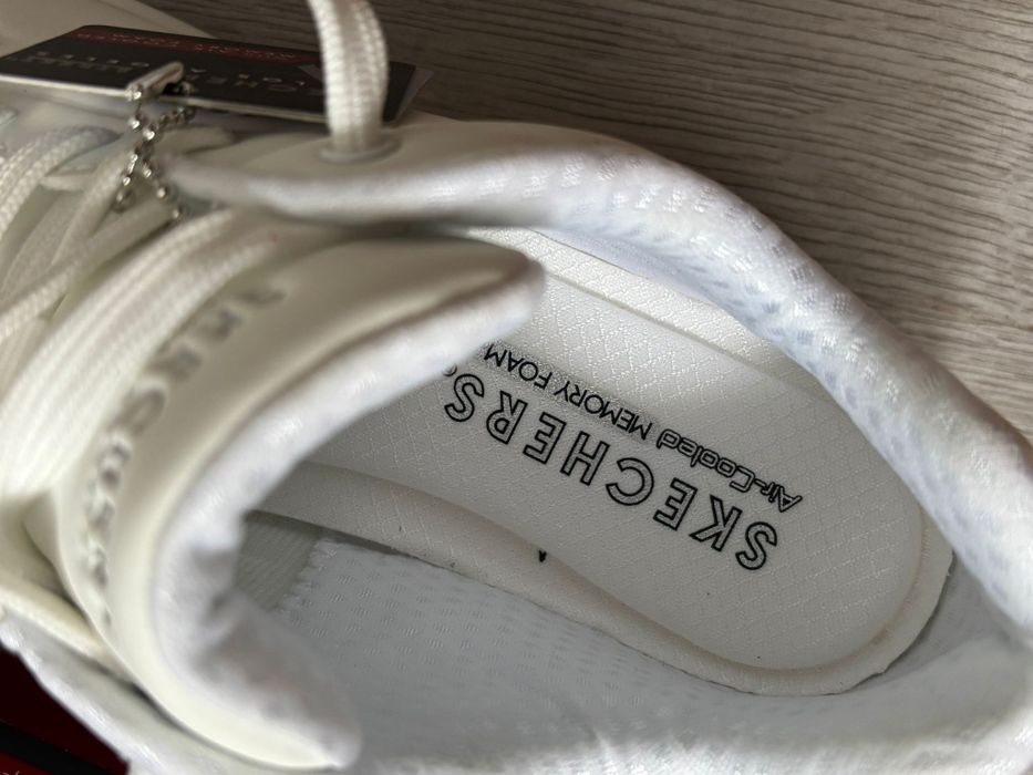 Adidași skechers noi