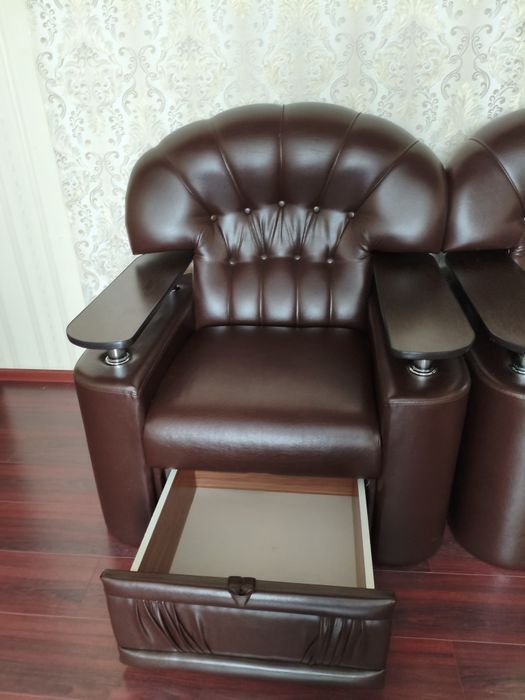 Продается угловой диван с креслом