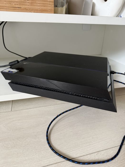 PS4 FAT 500GB + 2 controllere - stare foarte buna