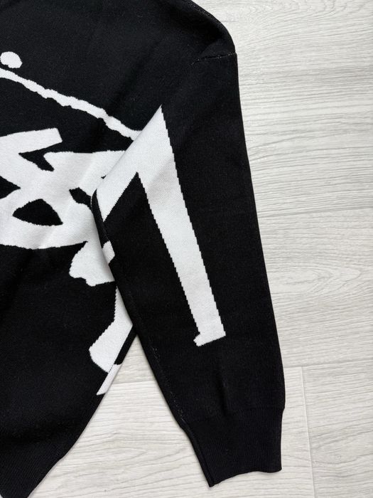 Класически плетен пуловер Stussу с разпознаваемо лого