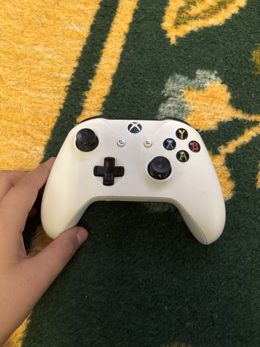 Xbox one s 1Tb като нов!!!