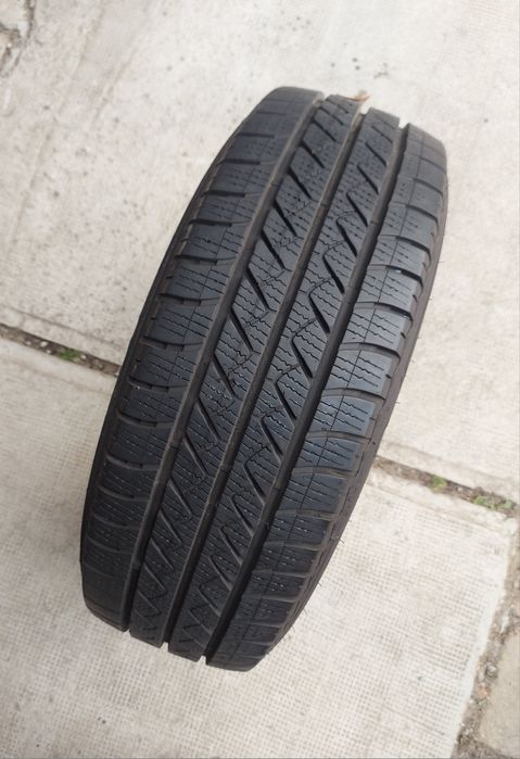 O bucată 205/65 R16C M+S iarnă - una Semperit Goodyear Pirelli