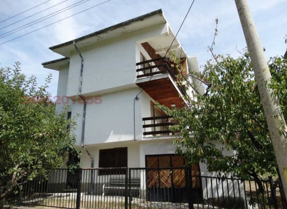 Продавам вила с.Мухово