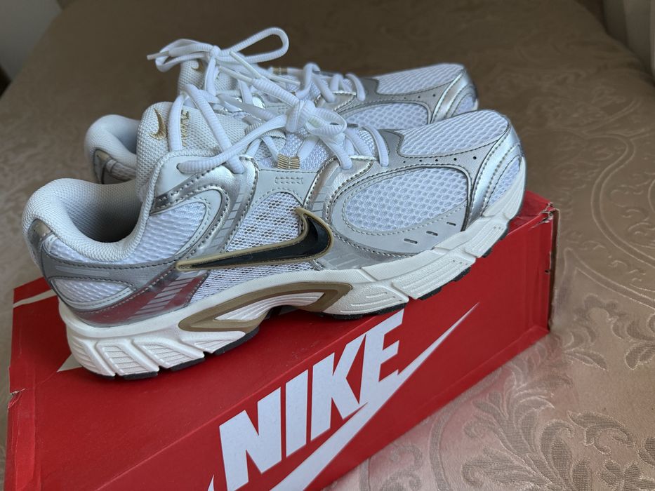 Кроссовки Nike V5RNR