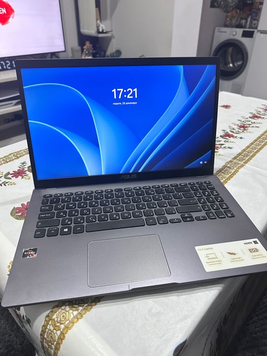 Лаптоп ASUS в отлично състояние