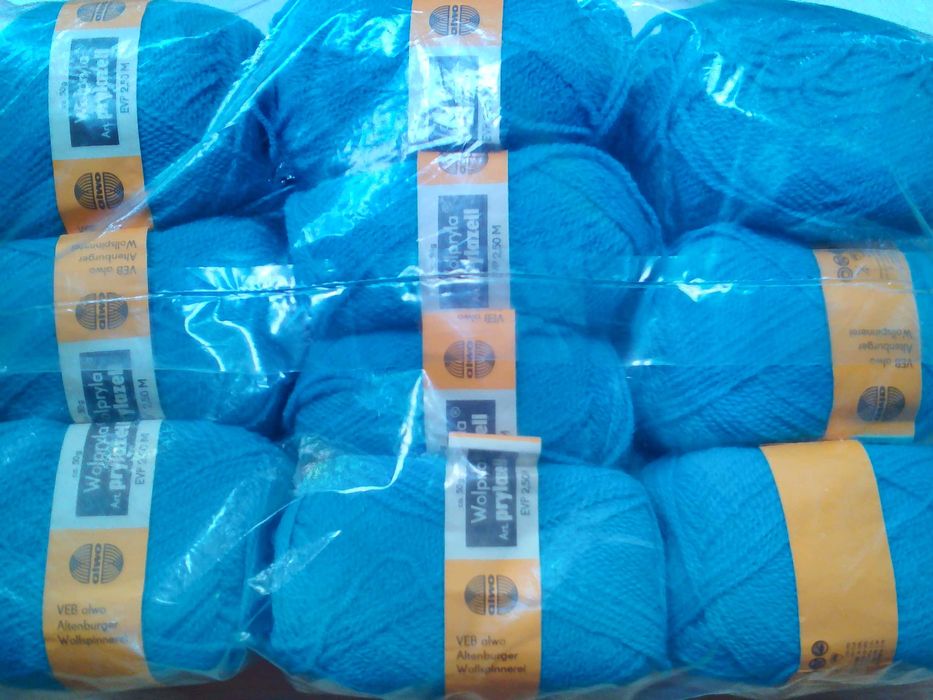 Продавам различни цветове прежди за плетене